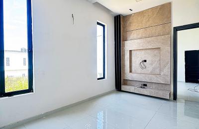 5 BEDROOM DETACHED DUPLEX