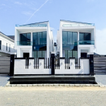 5 BEDROOM DETACHED DUPLEX WITH A SWIMMING POOL