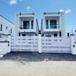 5 BEDROOM DETACHED DUPLEX WITH A SWIMMING POOL