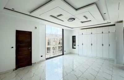 4 BEDROOM DETACHED DUPLEX WITH SWIMMING POOL