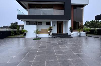 5 BEDROOM DETACHED DUPLEX WITH A SWIMMING POOL