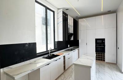 5 BEDROOM DETACHED DUPLEX WITH A SWIMMING POOL