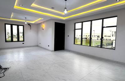 6 BEDROOM DETACHED DUPLEX WITH A SWIMMING POOL