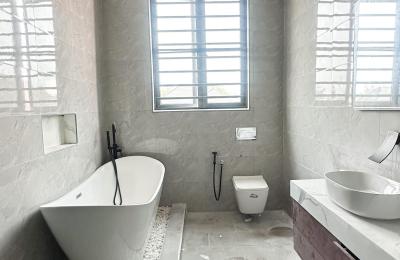 5 BEDROOM DETACHED DUPLEX WITH A SWIMMING POOL