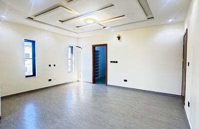 4 BEDROOM DETACHED DUPLEX WITH SWIMMING POOL FOR SALE