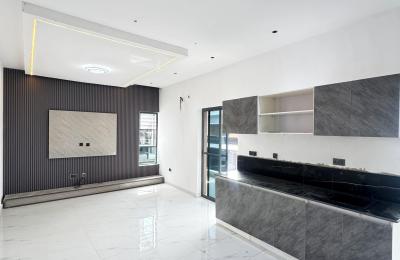 5 BEDROOM DETACHED DUPLEX WITH A SWIMMING POOL