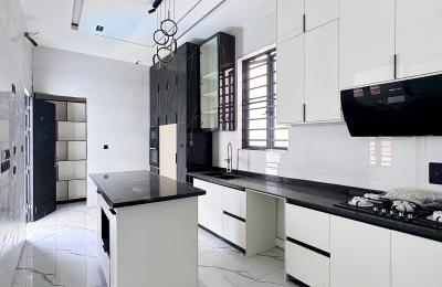 5 BEDROOM DETACHED DUPLEX WITH A SWIMMING POOL