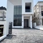 5 BEDROOM DETACHED DUPLEX WITH A SWIMMING POOL