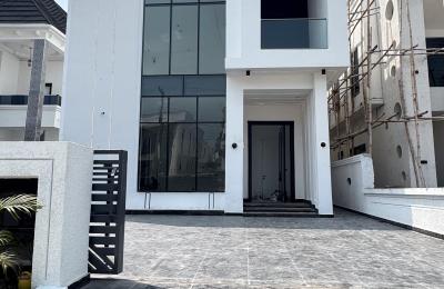 5 BEDROOM DETACHED DUPLEX WITH A SWIMMING POOL
