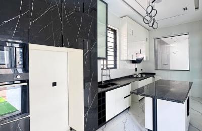 5 BEDROOM DETACHED DUPLEX WITH A SWIMMING POOL