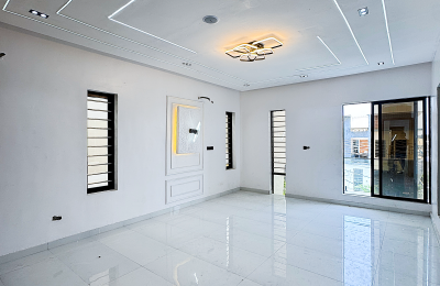 5 BEDROOM DETACHED DUPLEX WITH A SWIMMING POOL
