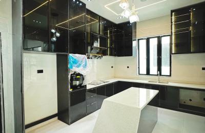 5 BEDROOM DETACHED DUPLEX WITH A SWIMMING POOL