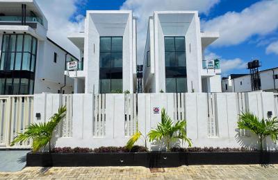 5 BEDROOM DETACHED DUPLEX WITH A SWIMMING POOL