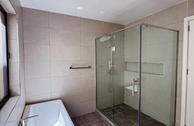 5 BEDROOM SEMI DUPLEX WITH A SWIMMING POOL