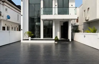 5 Bedroom Fully Detached Duplex