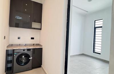 5 bedroom fully detached duplex