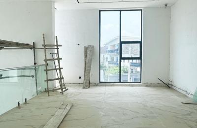 5 bedroom fully detached duplex