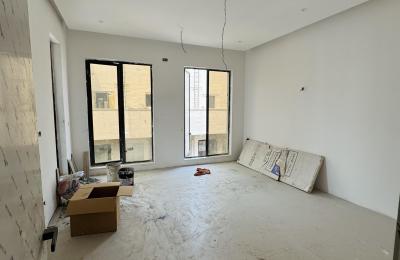 4-bedroom townhouse with swimming pool