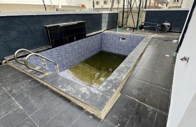 5 bedroom fully detached duplex with swimming pool