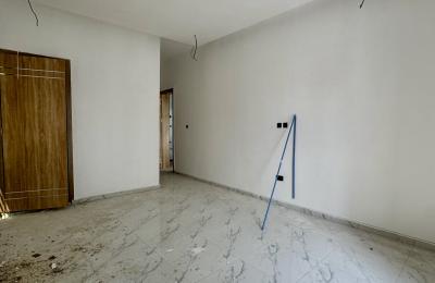 5 bedroom fully detached with swimming pool