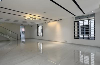 5 bedroom fully detached duplex with a swimming pool