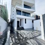 5 bedroom fully detached duplex with swimming pool