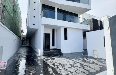 5 bedroom fully detached duplex with swimming pool