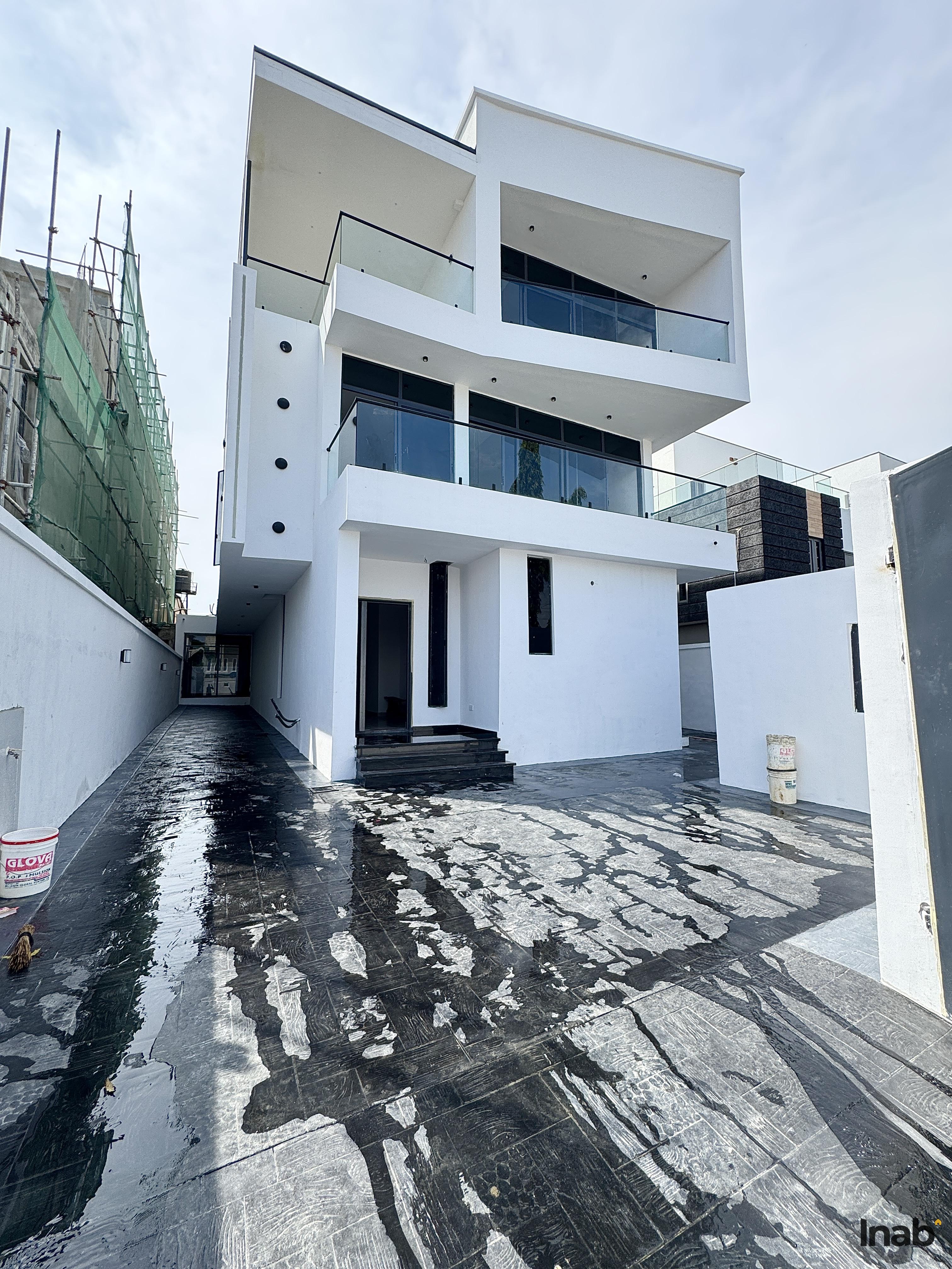 5 bedroom fully detached duplex with swimming pool