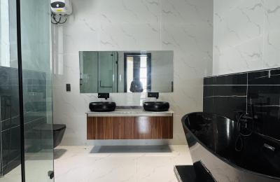 5 bedroom fully detached duplex