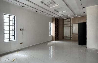 5 bedroom fully detached duplex with a swimming pool