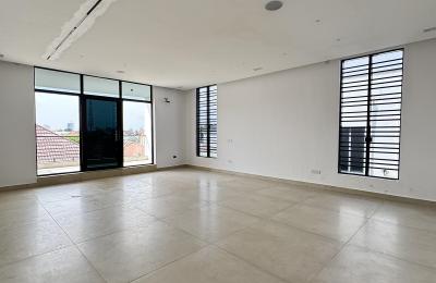 5 bedroom fully detached duplex with swimming pool