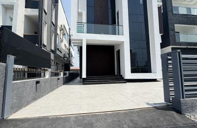 5 bedroom fully detached duplex with a swimming pool