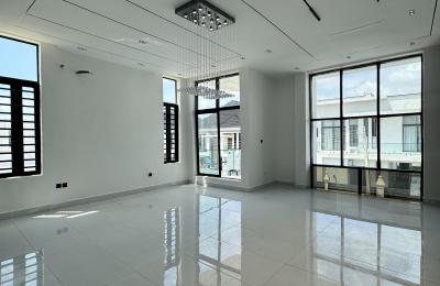 5 bedroom fully detached duplex with swimming pool