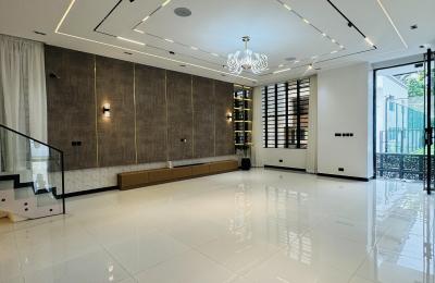 5 bedroom fully detached duplex with swimming pool