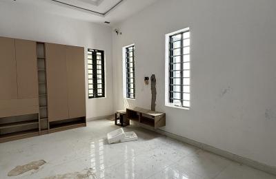 5 bedroom fully detached duplex with a swimming pool