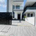 5 Bedroom Fully-Detached Duplex with Swimming pool