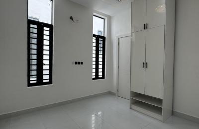 5 bedroom fully detached duplex with swimming pool