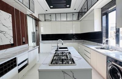5 Bedroom Fully-Detached Duplex with Swimming pool