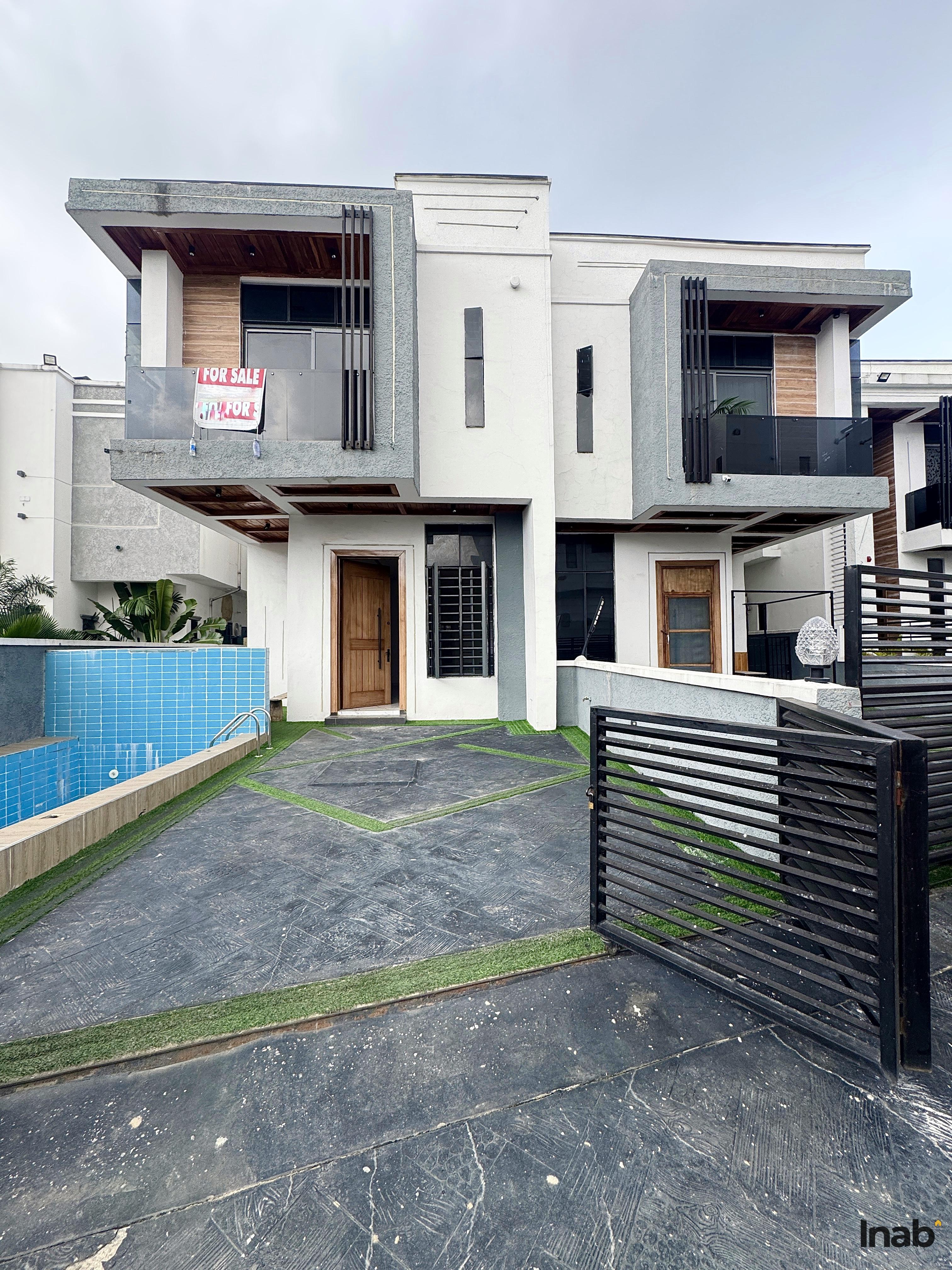 4 bedroom semidetached duplex with swimming pool