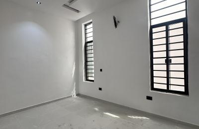 5 bedroom fully detached duplex with swimming pool
