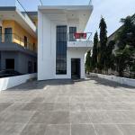 6 bedroom fully detached duplex with a swimming pool