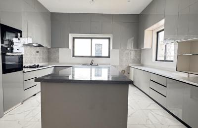 5 bedroom fully detached duplex