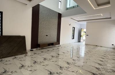 6 bedroom fully detached duplex with a swimming pool