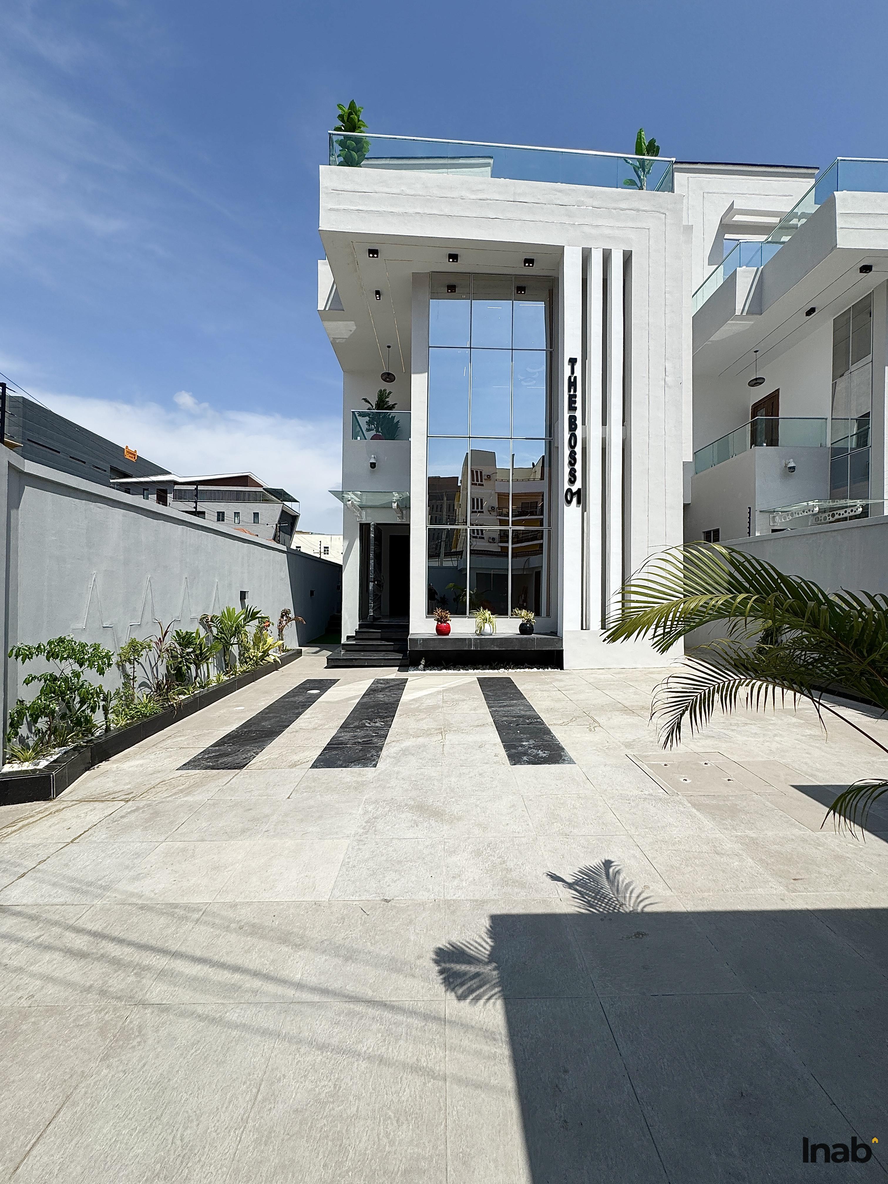 5 bedroom fully detached duplex with swimming pool