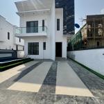 5 bedroom fully detached duplex with swimming pool