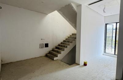 4-bedroom townhouse with swimming pool