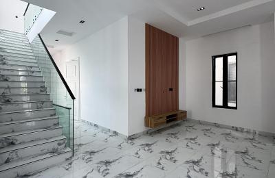 6 bedroom fully detached duplex with a swimming pool