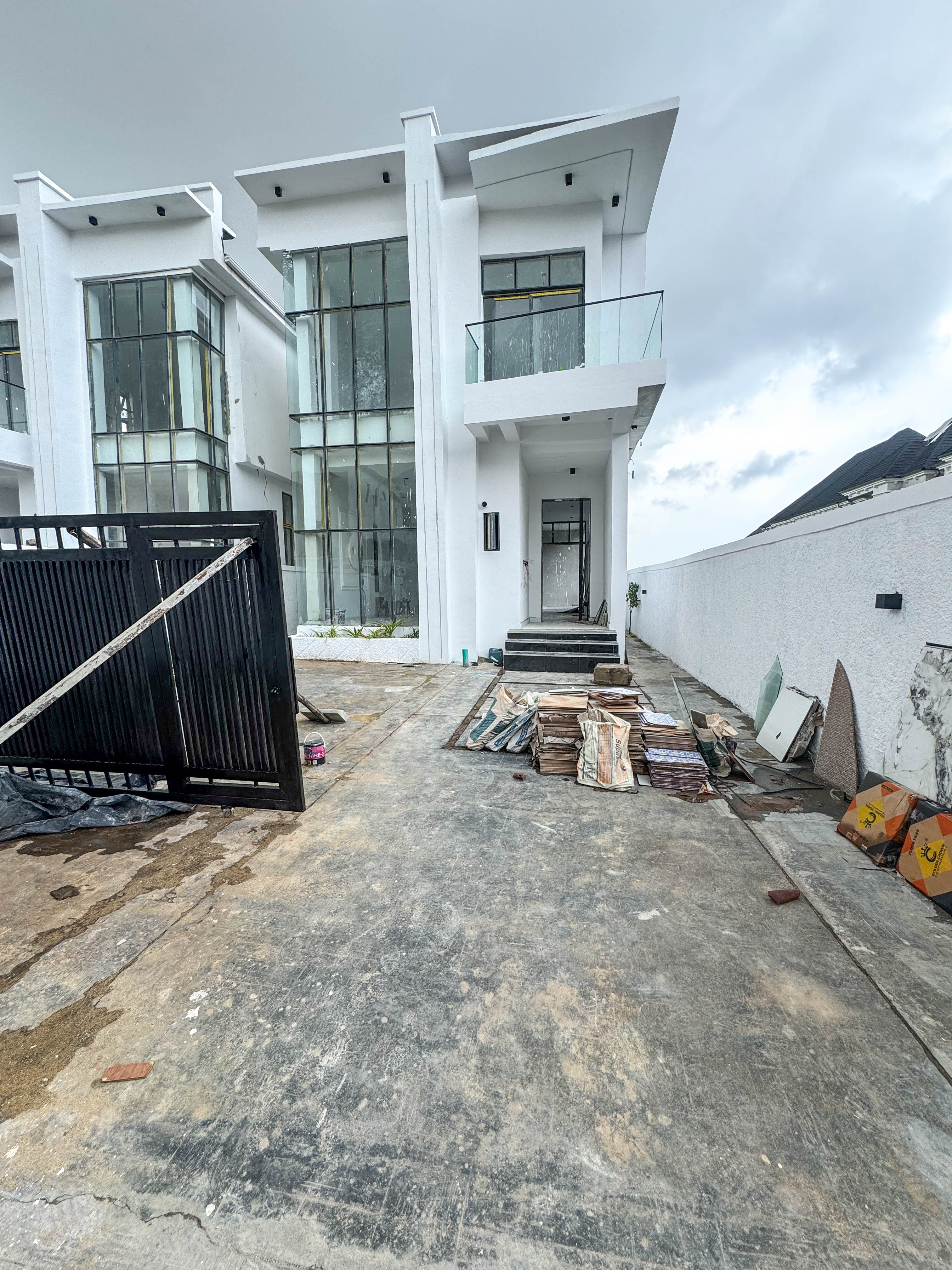 5 Bedroom fully detached duplex with swimming pool