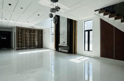 5 Bedroom Fully-Detached Duplex with Swimming pool