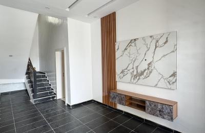 5 bedroom fully detached duplex with a swimming pool